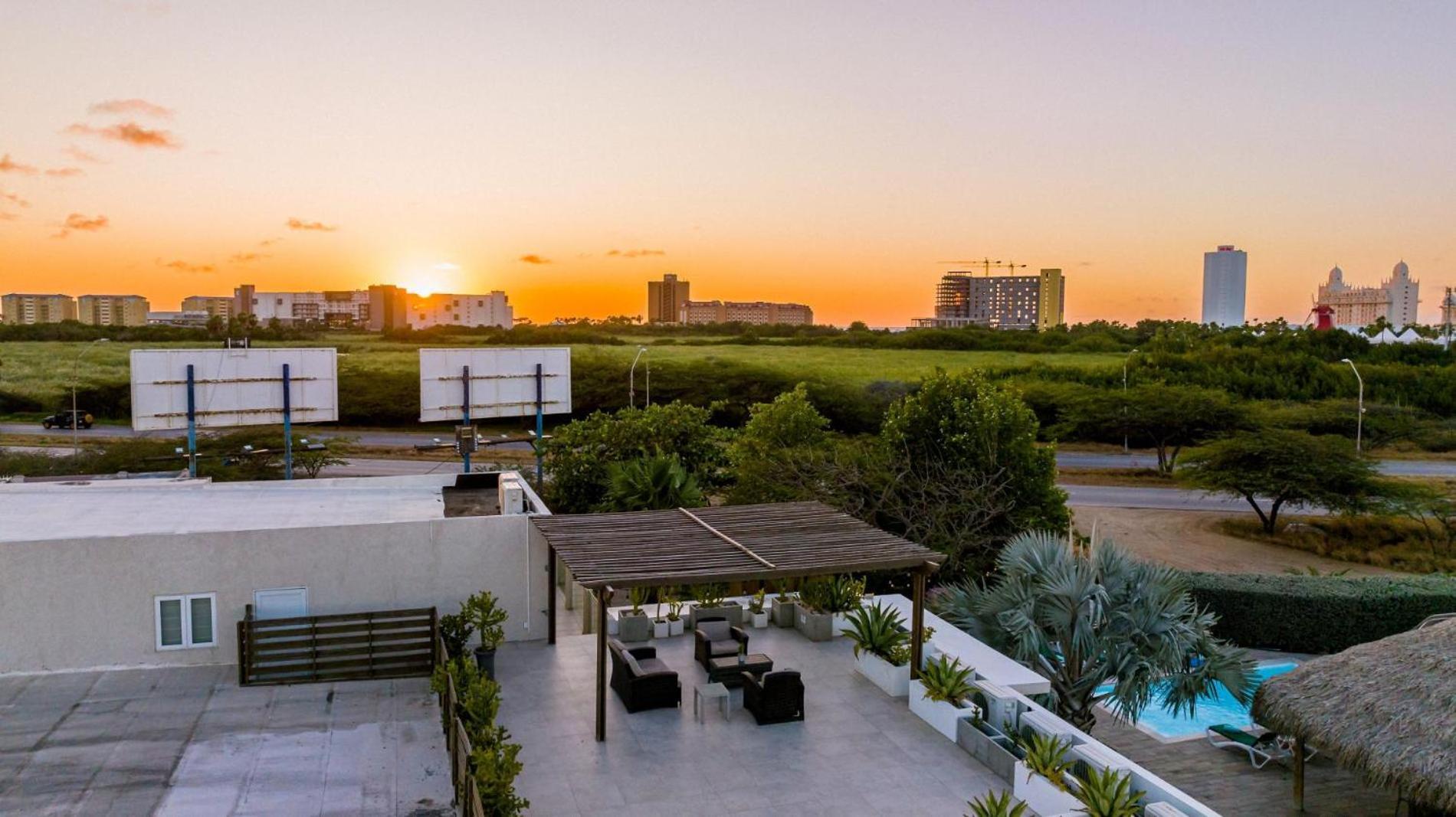 Koyari Modern Condos 9Br 7Ba Sleeps 26 W/ Pool And Roof Deck Palm Beach Luaran gambar