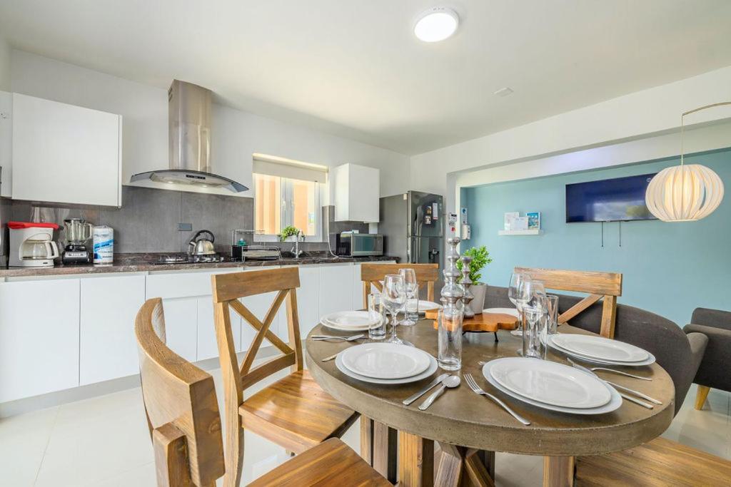 Koyari Modern Condos 9Br 7Ba Sleeps 26 W/ Pool And Roof Deck Palm Beach Luaran gambar