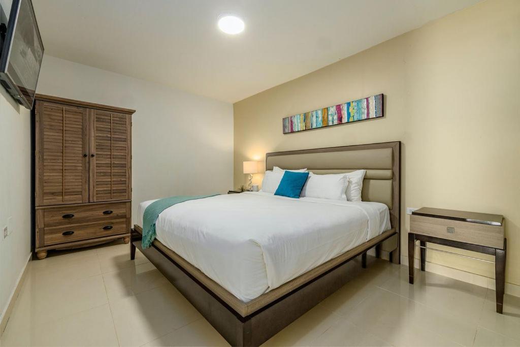Koyari Modern Condos 9Br 7Ba Sleeps 26 W/ Pool And Roof Deck Palm Beach Luaran gambar