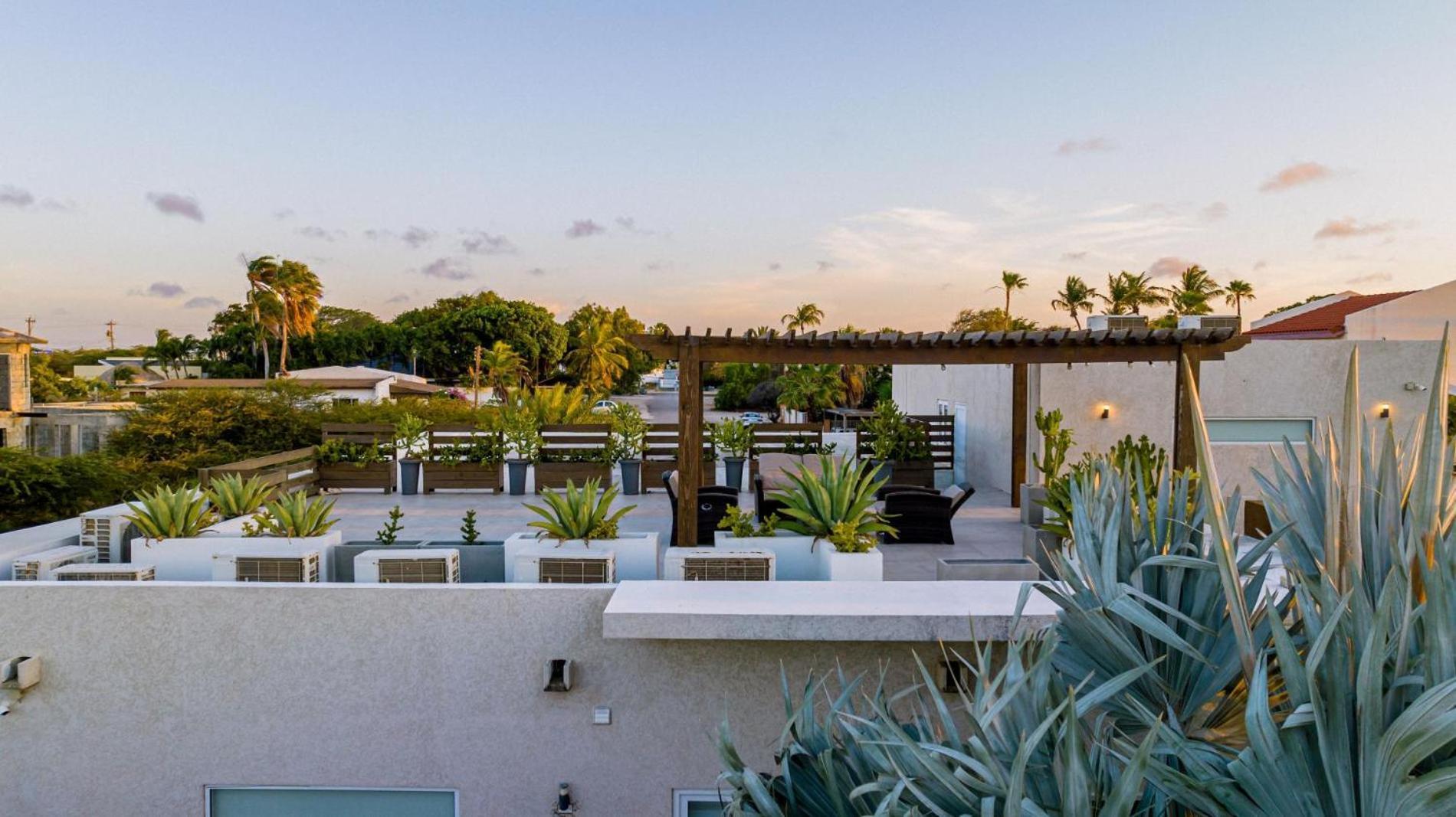 Koyari Modern Condos 9Br 7Ba Sleeps 26 W/ Pool And Roof Deck Palm Beach Luaran gambar