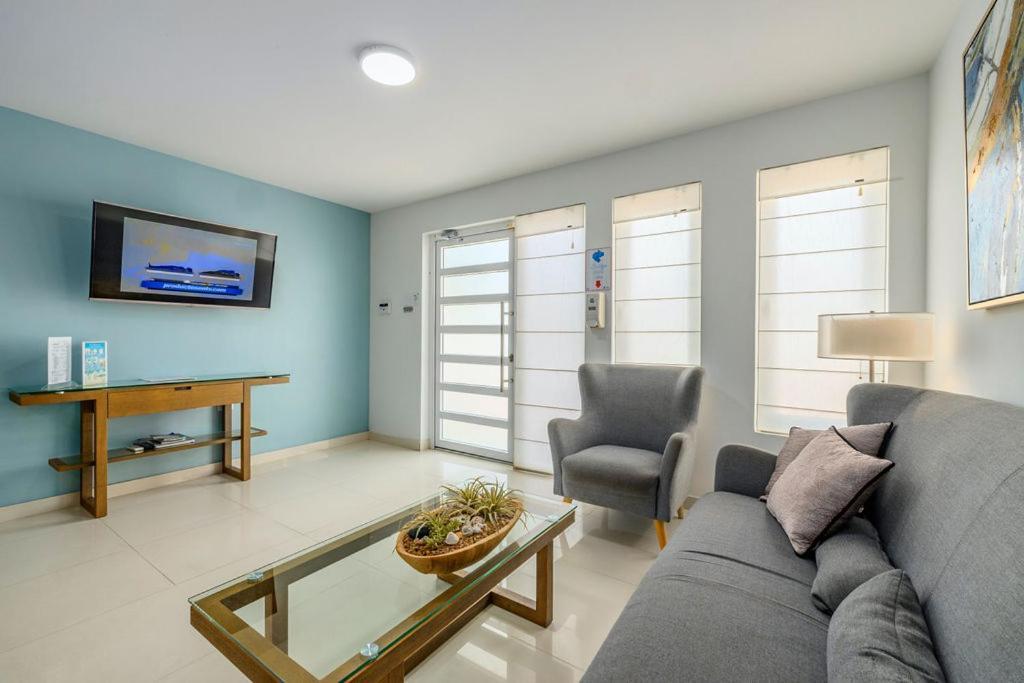 Koyari Modern Condos 9Br 7Ba Sleeps 26 W/ Pool And Roof Deck Palm Beach Luaran gambar