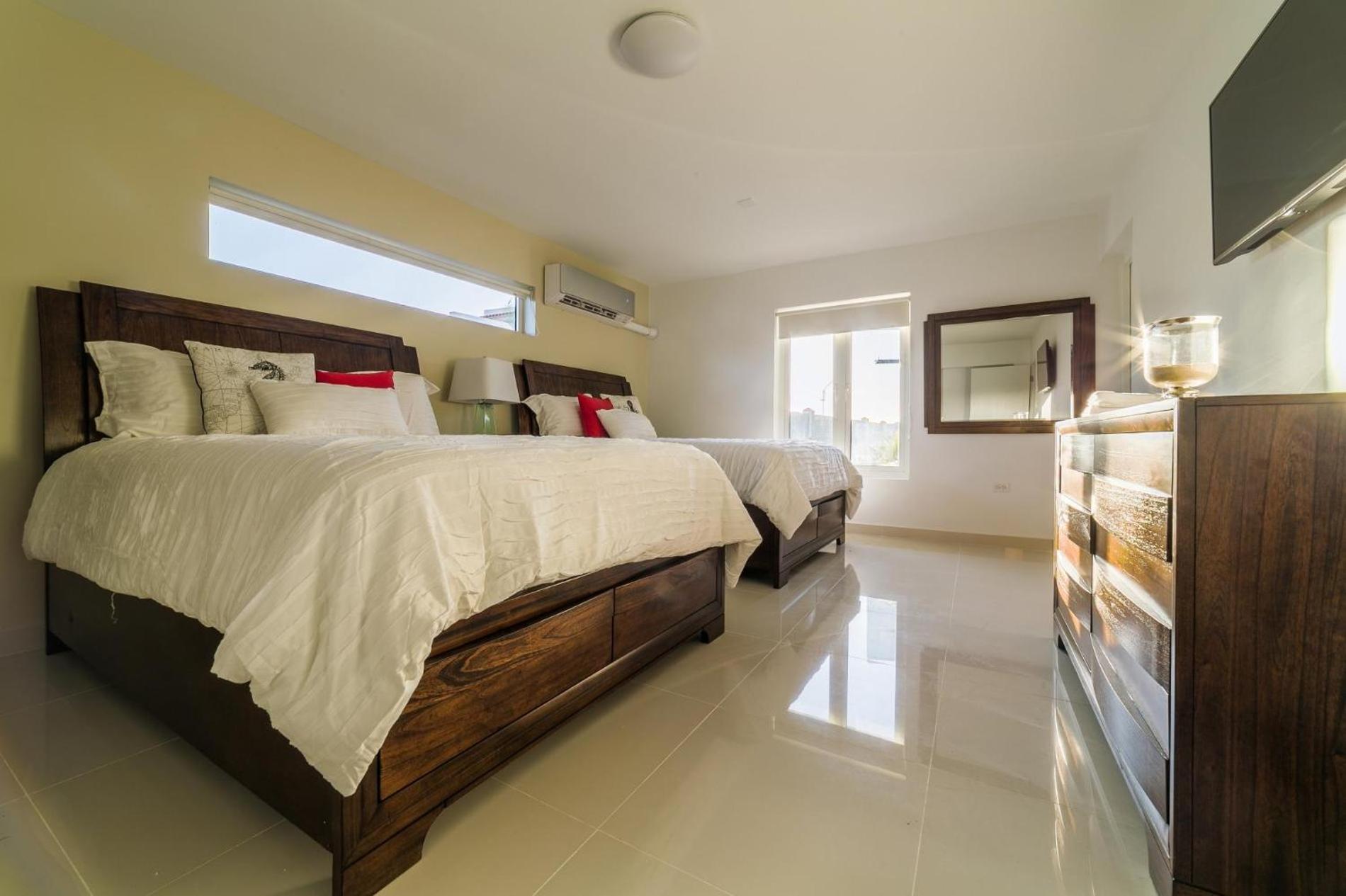 Koyari Modern Condos 9Br 7Ba Sleeps 26 W/ Pool And Roof Deck Palm Beach Luaran gambar