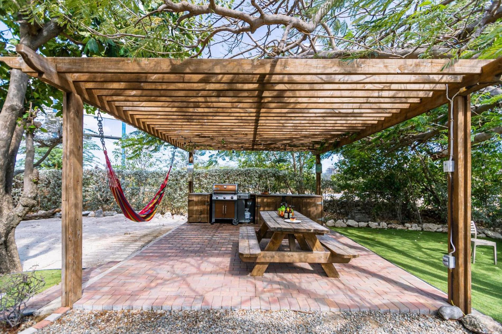 Koyari Modern Condos 9Br 7Ba Sleeps 26 W/ Pool And Roof Deck Palm Beach Luaran gambar