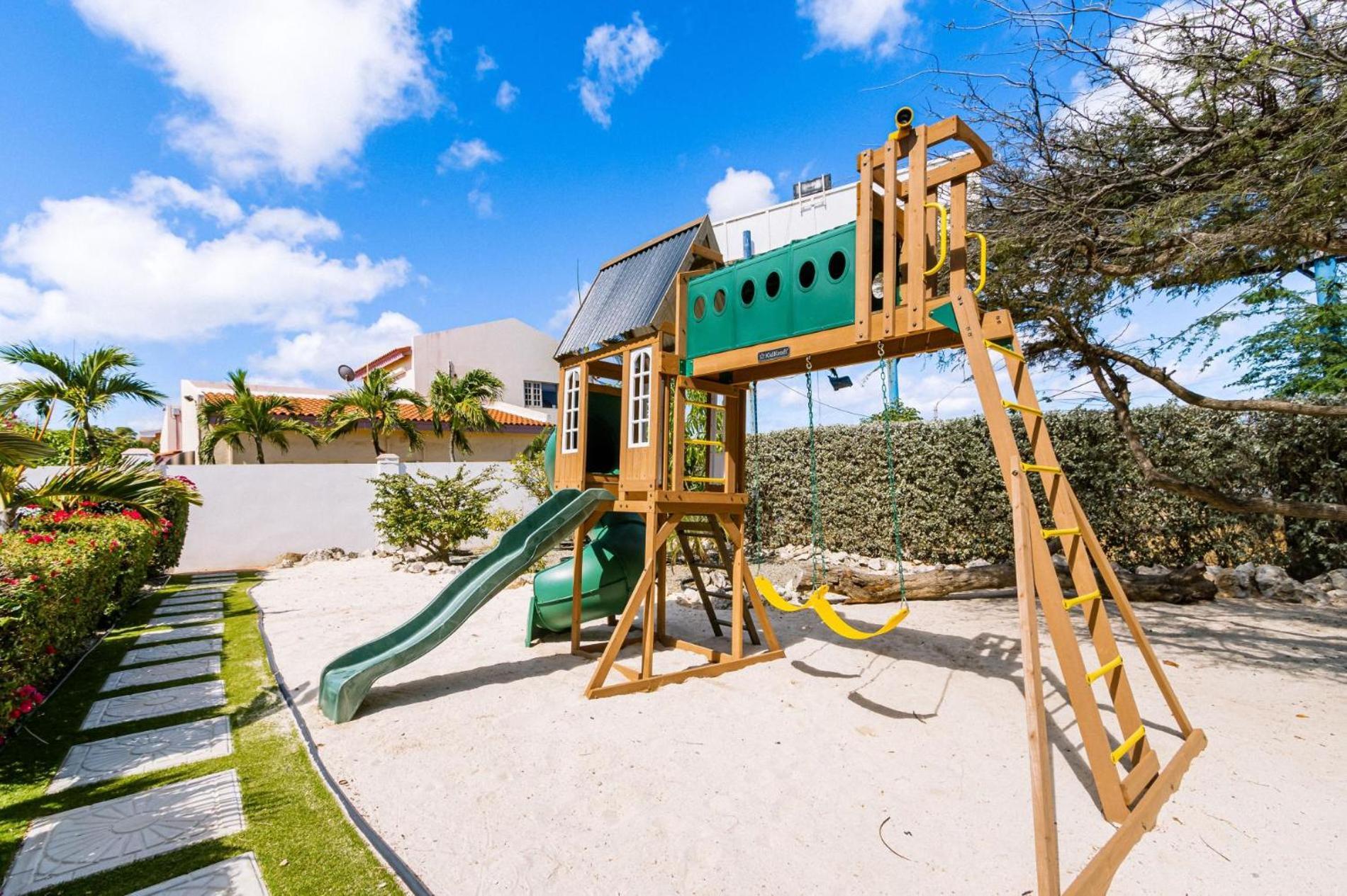 Koyari Modern Condos 9Br 7Ba Sleeps 26 W/ Pool And Roof Deck Palm Beach Luaran gambar