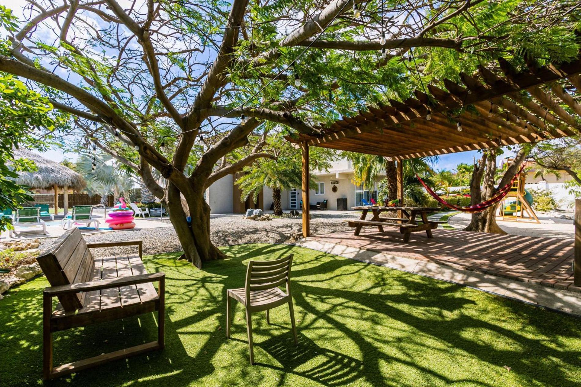 Koyari Modern Condos 9Br 7Ba Sleeps 26 W/ Pool And Roof Deck Palm Beach Luaran gambar